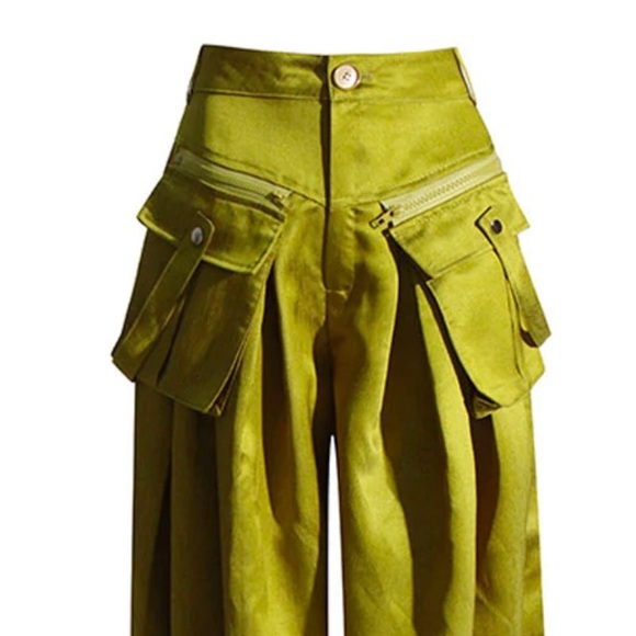 Let’s Brunch Cargo Pants in the color pear. Size M - Picture 3 of 7